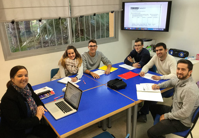 Miss Lili y alumnos del curso intensivo de Cambridge B1 Preliminary